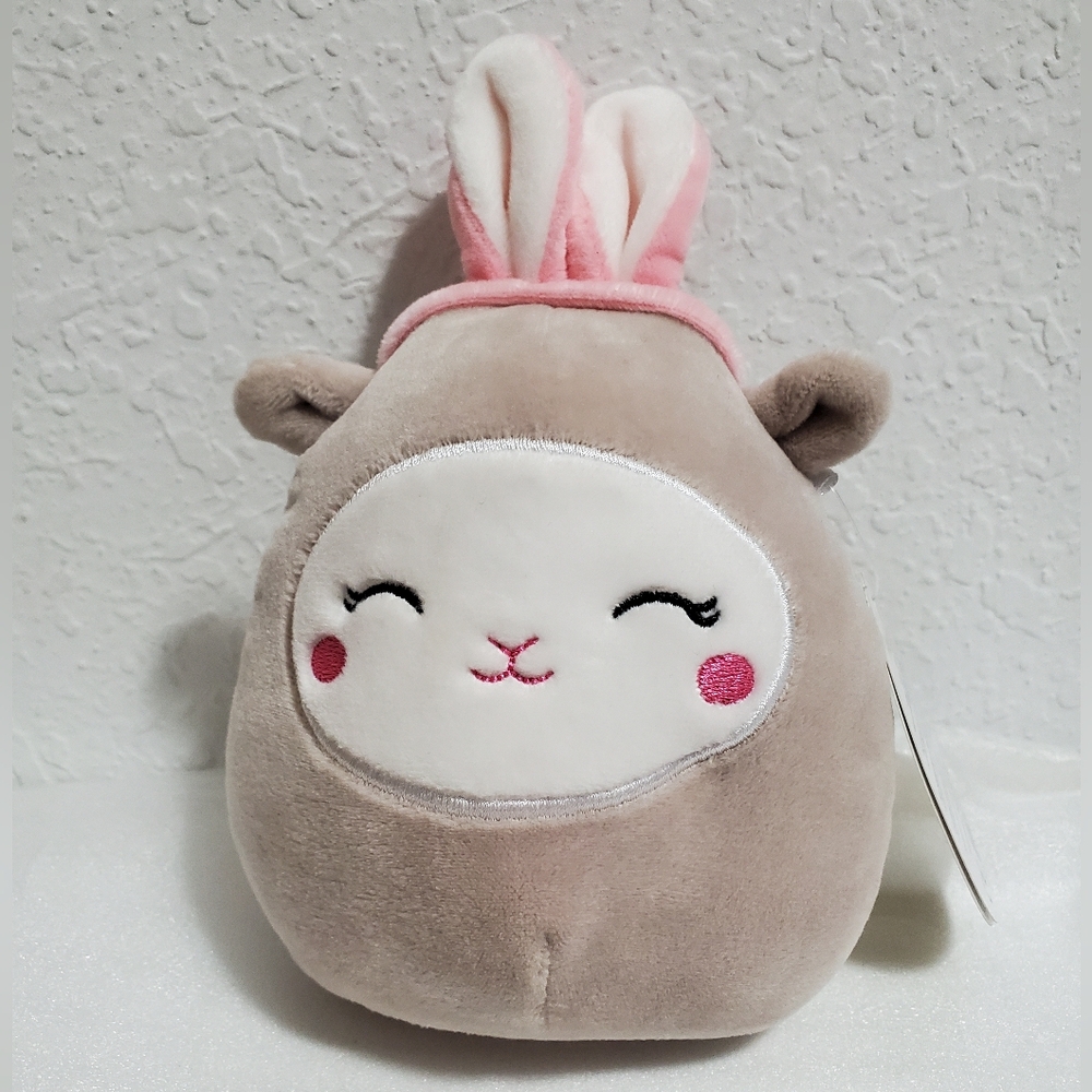 NWT Sophie, Lamb with Bunny Eras 4.5" Squishmallows